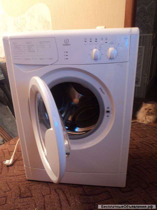 Стиральную машину Indezit