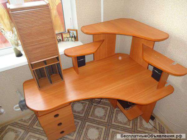 Компьютерный стол