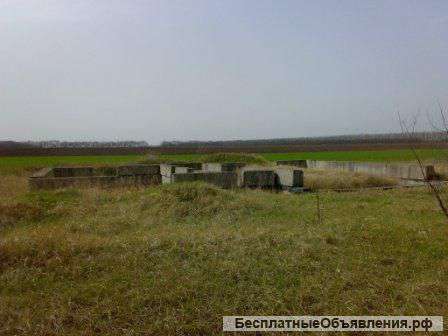 Участок с видом на водоем