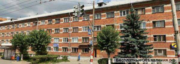 Комнату в общежитии в центре города