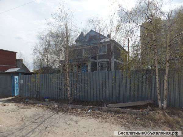 Жилой дом и земельный участок
