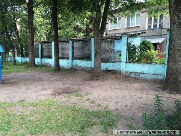 Забор металлический с железобетонными столбами