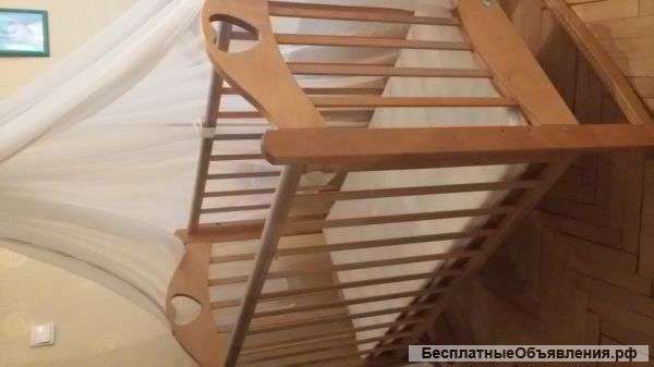 Кроватка в отличном состоянии вместе с матрасом