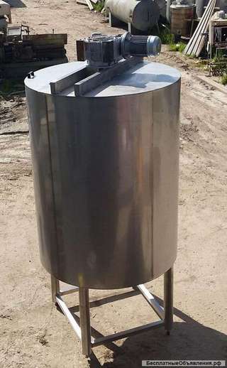 Объем — 3,35 куб.м., новая нержавеющая емкость