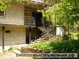 В Туапсинском районе, в 15 км от центра Туапсе, в горах дом