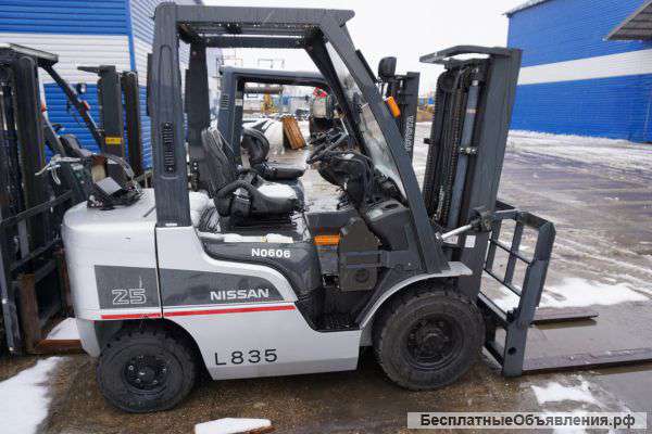 Вилочный погрузчик NISSAN P1F2A25D