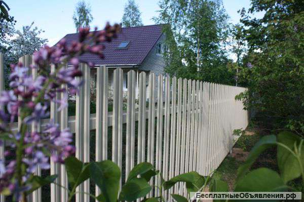 Заборы из металлического штакетника