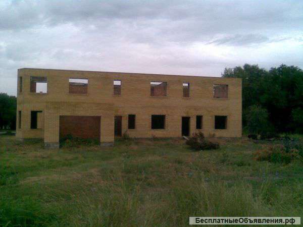 Недостроенное здание