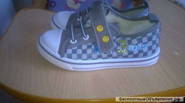 Кроссовки на липучке