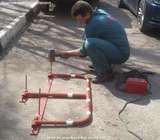 Установка барьеров парковочных, парковочных блокираторов