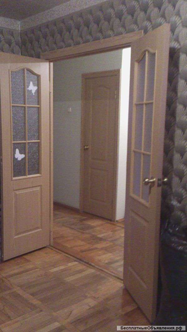В Кропоткине в МКР-1 3-комнатная квартира 61,8 кв.м. 25 в панельном доме.