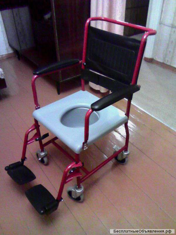 Кресло-каталку с санитарным оснащением