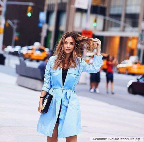 Плащ с оригинальным воротником