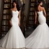 Свадебное платье-русалочка со шлейфом белого цвета
