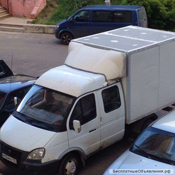 Водитель со своим автомобилем Газель