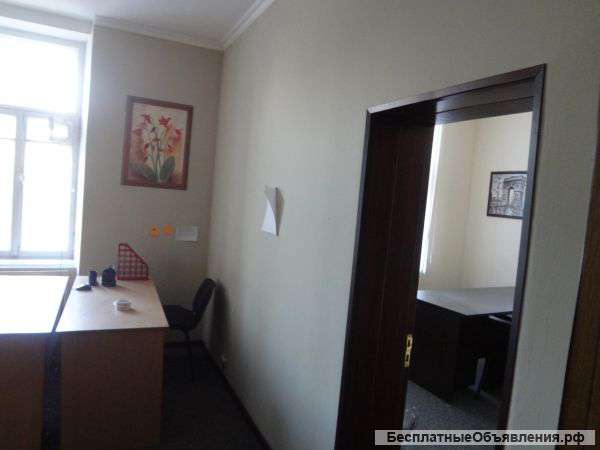 Сдам офисы возле метро 32.5м2