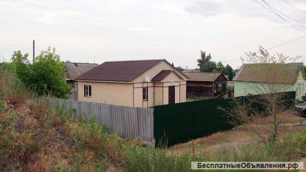 Новый, монолитный дом у реки Волги, 2012 г. постройки в г.Дубовка, Волгоградской области.