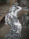 Фонтан девушка на камне в Москве