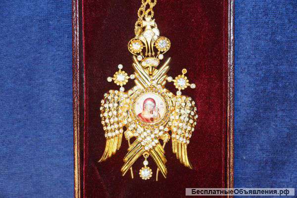 Панагия архиерейская в виде херувима из серебра, украшенная стразами. Россия, сер. ХХ века.