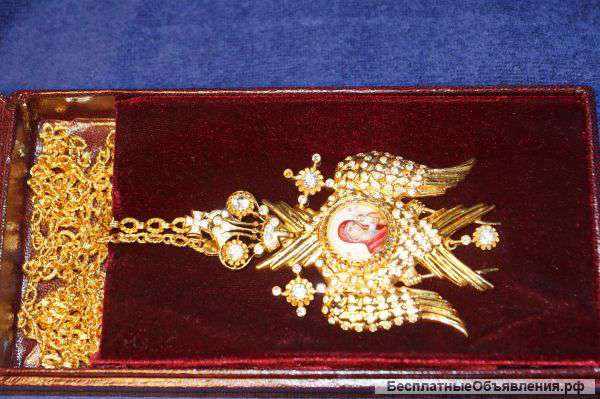 Панагия архиерейская в виде херувима из серебра, украшенная стразами. Россия, сер. ХХ века.