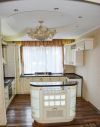 3-этажный таунхаус 175 м² (кирпич) на участке 2 сот., в городе. Собственник