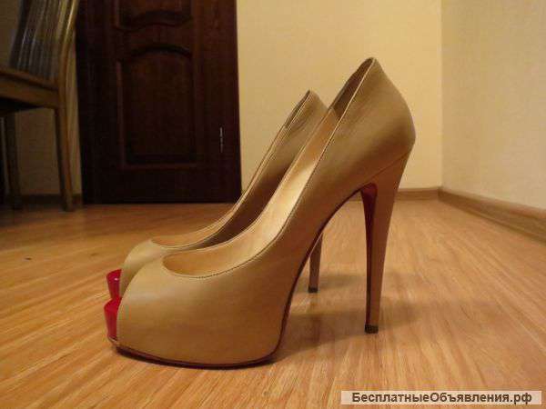 Туфли от Christian Louboutin, кожа