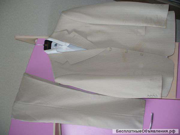 Бежевый костюм