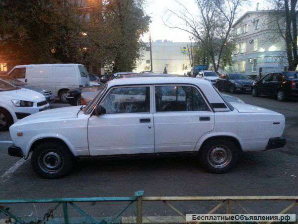 ВАЗ 2105 белый седан, 2004