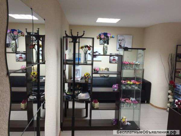 Студию маникюра