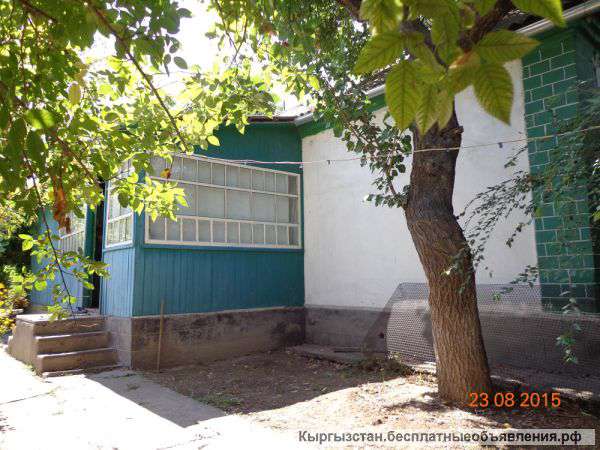 Дом с гаражом и баней на участке