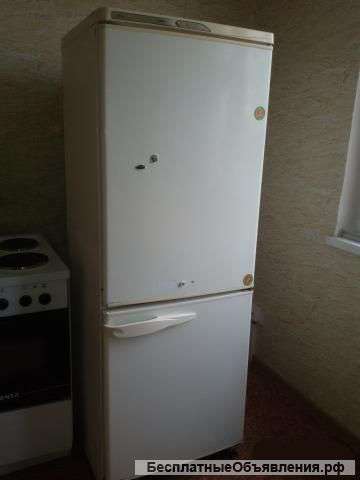 Холодильник Stinol, двухкамерный. Работает отлично