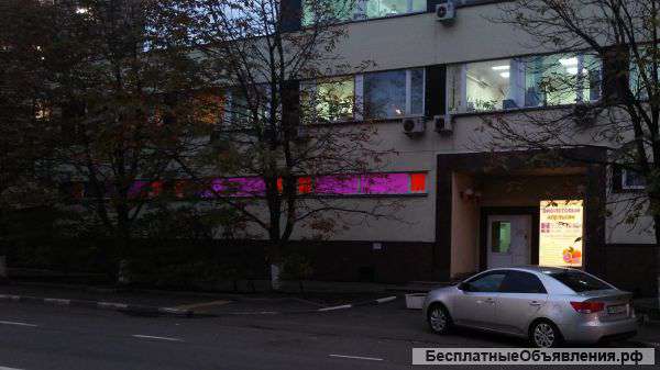 Гардеробщик в кафе