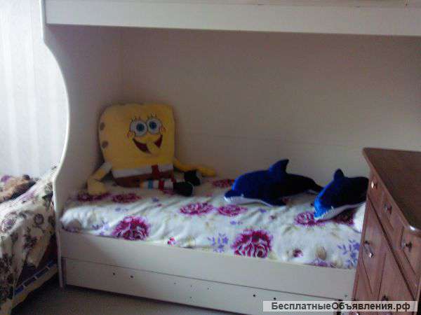 Двухьярустную кровать