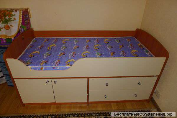 Кровать детская с матрасом