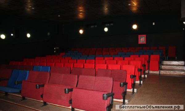 Кресла кинотеатральные с подстаканниками