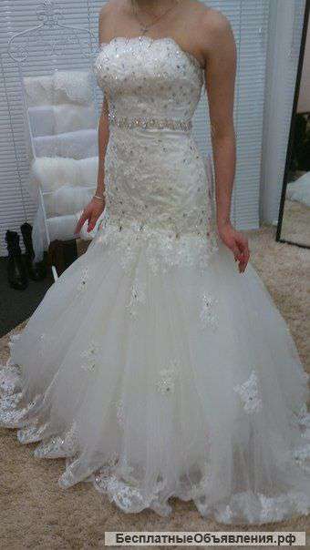 Свадебное жемчужно-белое платье силуэт "рыбка"