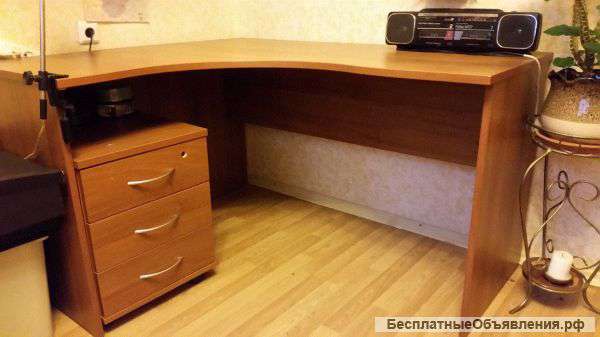 Письменный стол
