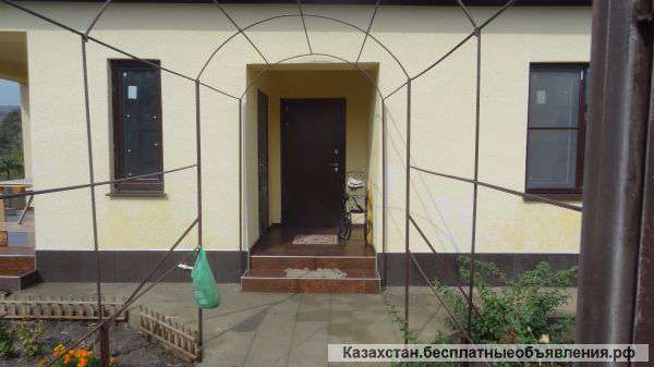 Дом с евроремонтом и земельным участком