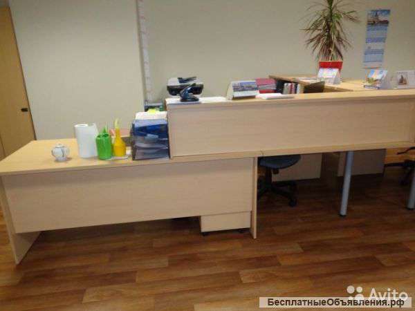 Столы офисные большие с полками
