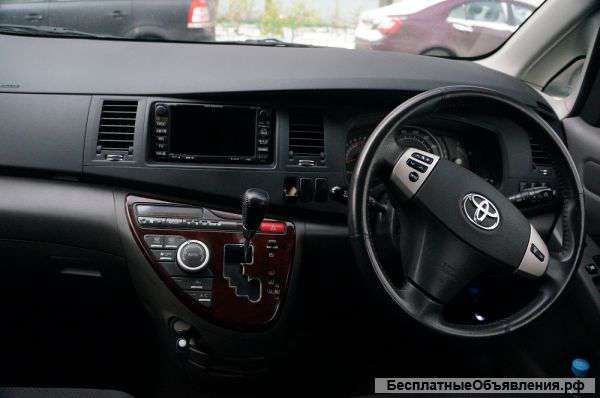 Toyota Isis 2.0 Platana