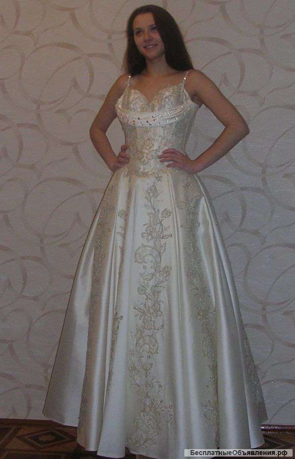 Свадебное платье цвета шампань