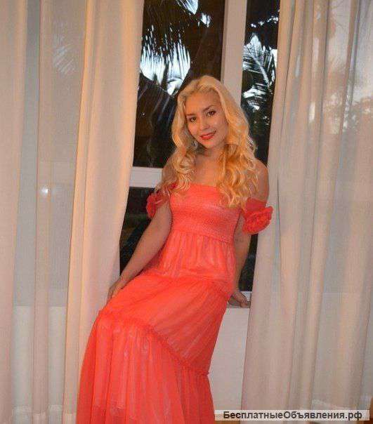 Ученица-помощница фотографа