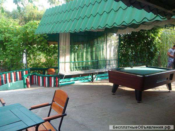 Бар 900 квадратов у озера , Крым)