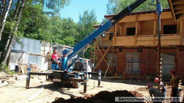 Аренда ямобура на базе экскаватора погрузчика Caterpillar