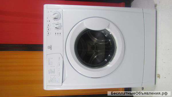 Стиральную машинку Indesit wiu82