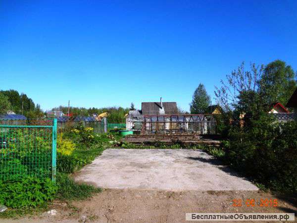 Отличный участок у реки с баней и садом, черта городf
