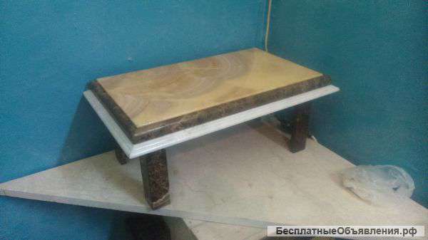 Столик из мрамора