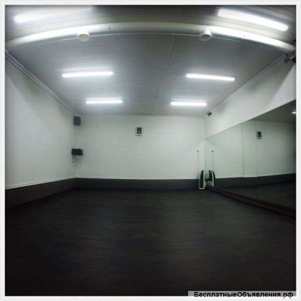 Требуется : Администратор, гардеробщик, техничка