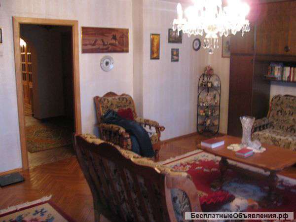 3-х ком.квартиру в Санкт-Петербурге