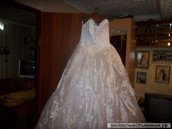 Свадебных платьев